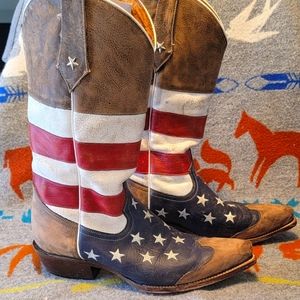American flag leather cowboy boots. 9 1/2 D very well made and comfortable.
